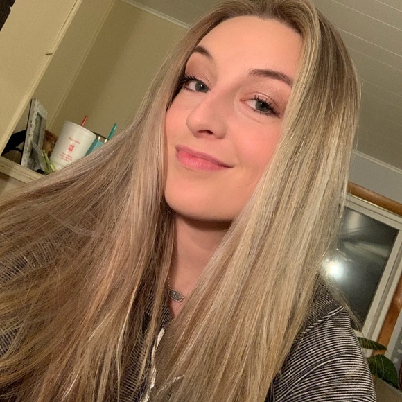 Meet your posher, Britt! - Picture 1 of 1